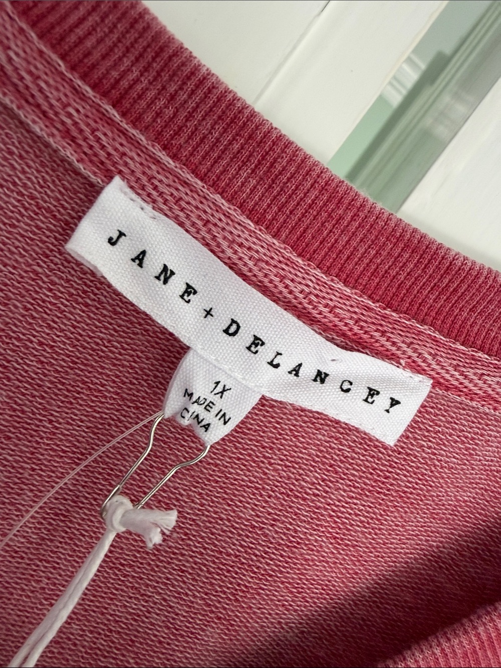 Jane Delancey Raspberry V-Neck Short Sleeve Shirt, size 1X NWT - Picture 2 of 8